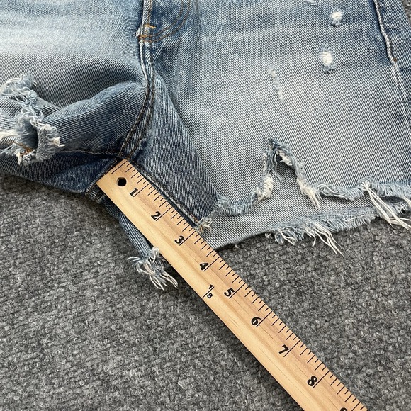 Levi's Denim Shorts Women's Size 27 Medium Wash Frayed Hem Jorts Distress Thrash - Picture 5 of 11
